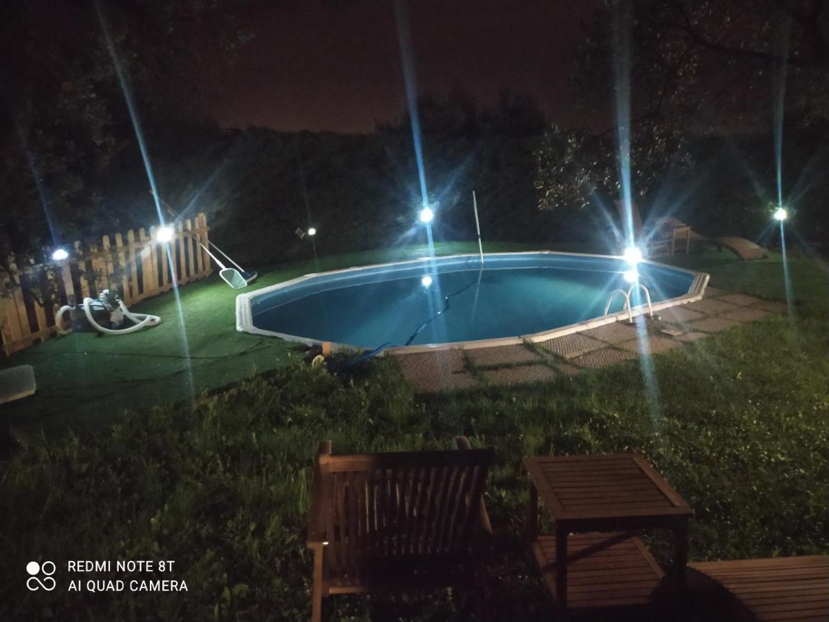 Il Borgo Dei Pini Vinci Exterior foto